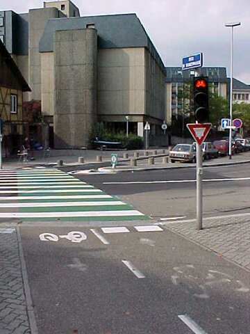 Most bike paths at intersections have traffic lights.