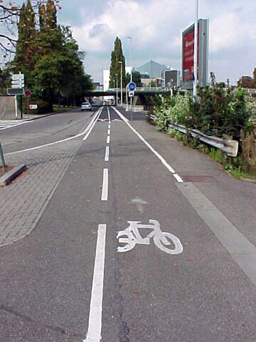 Typical bike path in Strasbourg.