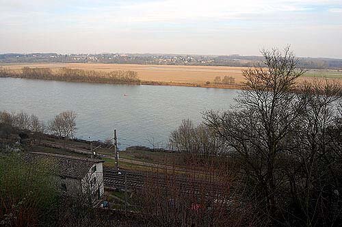Photo of the Saône River in Le Villars France.