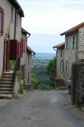 Street in the village of Mont Saint Vincent.