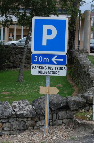 Parking lot sign in the village of Mont Saint Vincent.