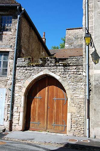 Petite Porte aux Loups in Saint Gengoux le National