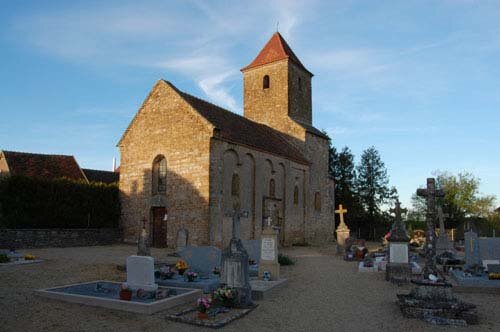 Photo of the church in Saint-Maurice-des-Champs in Burgundy France.