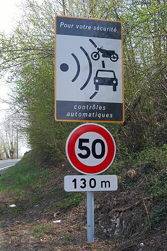 Sign for a speed radar in France