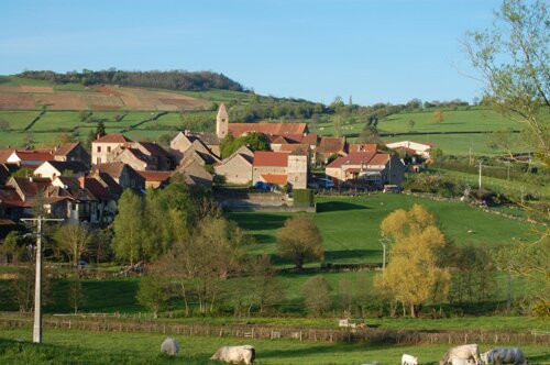 Photo of the village of Vaux-en-Pré in Burgundy France.